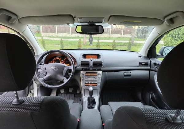 Toyota Avensis cena 13900 przebieg: 240000, rok produkcji 2006 z Chorzów małe 106